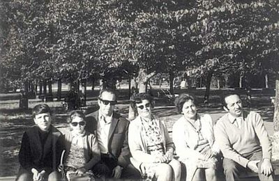 Schagals and Glesers - 1970
Left to right: Harry Schagal, Loretta Mulman (Schagal), Jossif Schagal, Pessi Gleser (Permand), Sima Libman (Rogovski), Hiki Gleser
