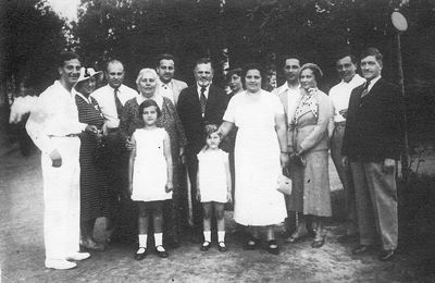 Schein family in Pärnu (~ 1933)
Left to right: Peisi Schein, Polja Schein (Rapoport), Leibi Schein, Haja-Lea Schein (Teiman), Abram Schein, Josel Schein, Jenja Schein (Goldberg), Ester Brodovsky (Schein), Harry Schein, Rosa Levitin (Schein), Efraim Schein, Maks Brodovsky

Girls: Ruth Strash (Brodovsky) - left and Sofa Popov (Brodovsky)
