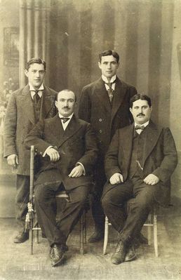 Scherman brothers from Tartu
Left to right.
Idel Scherman, 
Keywords: [unknown]