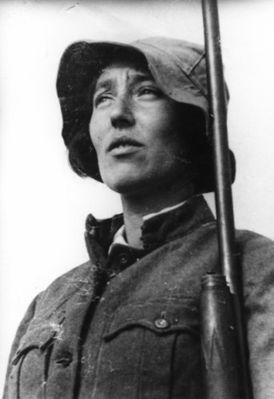 Batja Steinberger (Baskin) in hahshara 1939
