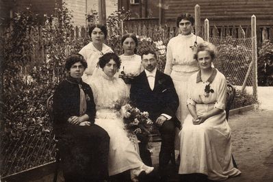 Wedding of Samuil Polykovski and Zhenja Sick - Tartu, 4.7.1916
Left to right.
Top: Sonya Sick, ?, ?
Bottom: Lena Fridberg, Zhenja Polykovski (Sieck), Samuil Polykovski, ? 
