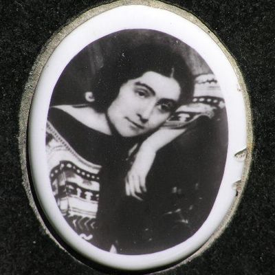 Bella Papp (Baron)
from the grave on the Rahumäe graveyard in Tallinn
