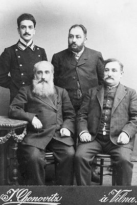 Sundelevitsch's ~1906
Left to right.
Sitting: Aron, Josef
Standing: Moses, Miron
