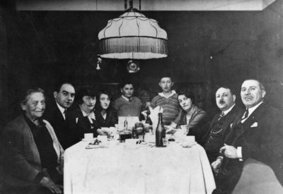 Sundelevitsch family - Berlin, December 1928.
Left to right:
Sara Sundelevitsch (Taboriski), Nicolas Sundelevitsch, Ida Klompus (Sundelevitsch), Njuta (Anna) Yofan (Levinovitsch), Vava (Valentin) Klompus, Vova Rubinstein, Henrietta Rubinstein (Sundelevitsch), Paul Klompus, Louis Sundlun (Sundelevitsch) 
