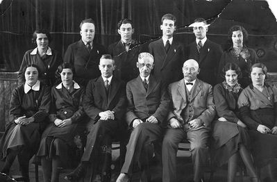 Tallinn - 1933. Jewish gymnasium -  1933 graduation class
Left to right.
Standing: Sofa Murschak (Amitan),  ?, ?, Boris Rochlin,  Isaak Haitov, Miriam Schampal (Schulklepper)
