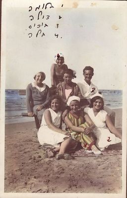 Narva-Jõesuu strand
Left to right: 
Top: Bella Kulman (Schapiro)
Middle: ?, ?, Boris Schapiro
Bottom: ?, Bluma Passov (Schapiro), Zilla Gruber (Schapiro)
