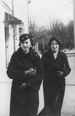 Schats
Left - Stella Schulklepper; right - Basja Katchev (Schats) 
