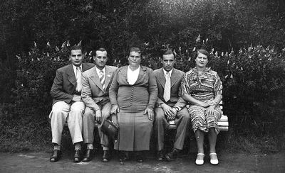 Schein family - Pärnu 20/7/1938
Left to right: Menasche Schein, Sascha Schein, Rosi Schein (Kantor), Bubi Schein, Nanni Schein 
