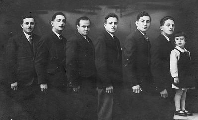 Schein family
Left to right: Efraim, Harry, Leib, Abram, Israel, Peisi Schein, Ruth Strash (Brodovsky) 
