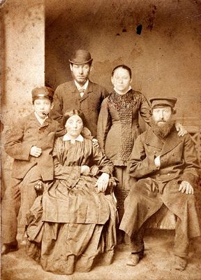 Selmanovitsch family - last quater of the XIX century
The oldest Chaim was schoichet. The youngest is Hirsch 
