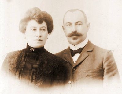 Arnold and Klara Stahl
Picture taken in Vladivostok. Klara Stahl died before 1937.
