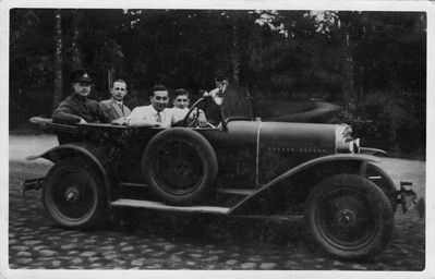 Vesset.
Driver - Jeremija Vesset, near him - Max (Mendel) Vesset. Others unknown.
Keywords: [unknown]