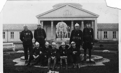 Pärnu firebrigade - 22/9/1935
Sitting second from right - Jeremy Vesset
Keywords: [V]