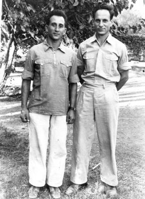 Pinhas and Shmuel Avigdori (Vigderhaus) in Palestine 29.9.1946
