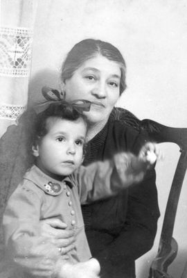 Teitelbaum Rivka with Naomi
