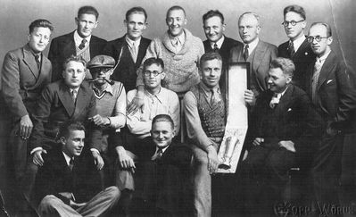 Unknown group in Võru
Abram Vigderhaus first from left in the middle row
Keywords: [V] 