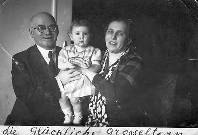 Gabovitsch'es with granddaughter - 12/3/1934
Abram Gabovitsch and Betti Gabovitsch (Löwenstein) with Hanni Zautin (Usvanski)
