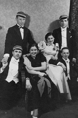 Students - taken in Riga - 1932/3
Jossif Usvanski on the far right at the bottom
