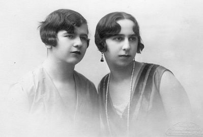 Rachel and Tamar
Tamar Usvanski (Judeikin) - left and Haja Rachel Geller (Judeikin)
