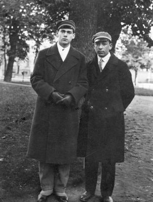 Tamarkin
unknown left and Aron Tamarkin
Keywords: [unknown]