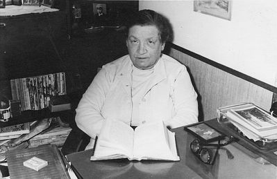 Rachel Uschmarov (Neschtschanski) 
Emigrated to Palestine in 1934. The sister of Hanna Mirvits (Epstein). Close friend of Eduard Vilde. 
