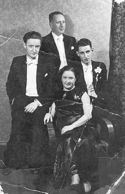 David Usvanski family
Left to right: Josef Usvanski, David Usvanski, Rivka (Vera) Usvanski (Schapiro), Lev Usvanski
