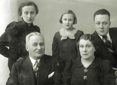Wasserman family 1937
Left to right.
Sitting: Herz and Daile Wassermann
Standing: Resi, Marjascha, Perez Wassermann
