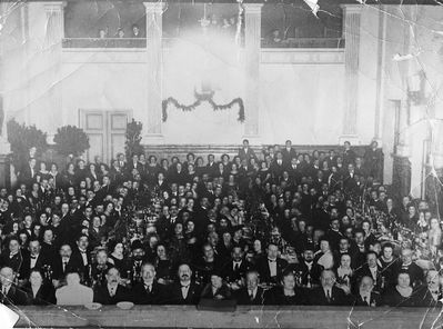 Akademischer Verein?  Tartu 1927-28
2nd row first from right Dr Pajenson with his wife
