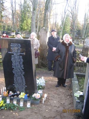 In memory of 34 Jewish children killed in Pärnu. Opening ceremony on 15.11.2009
Cilja Laud (Ex chairman of the Estonian Jewish community) speaking

