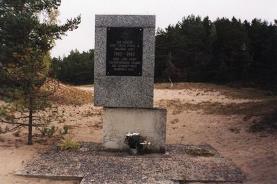 Kalevi-Liiva (a new memorial plate text)
6000 Jews from Czechoslovakia, Poland and Germany were murdered here

