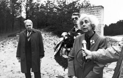 Kalevi-Liiva - 1992
Evgenia Gurin-Loov speaking. David Slomka on the left. Avi Dobrusch behind Loov.
