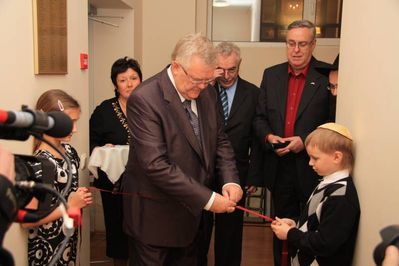 2008 - Opening of the Estonian Jewish museum in Tallinn - 17.12.2008
Left to right: Alla Jakobson - the Chairwoman of the Estonian Jewish Community, Edgar Savisaar - the Major of Tallinn, Boris Oks - General manager of the Synagogue, Mark Rybak - the creator of the museum, Shmuel Kot - the Chief Rabbi of Estonia.

