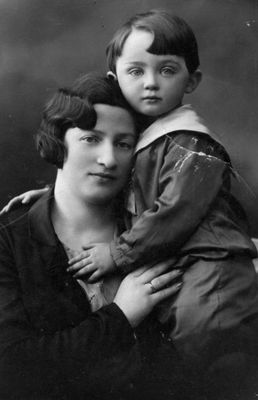 Bluma Jadlovker (Gor) with son Joel
Keywords: [G]