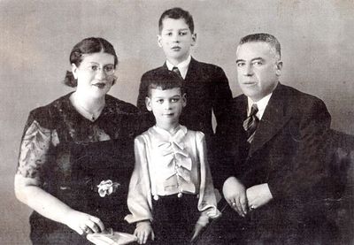 Leo Migdal and Rosa Migdal (Rosinko) with Gedali (at top) and Michael Migdal.
Keywords: [R]