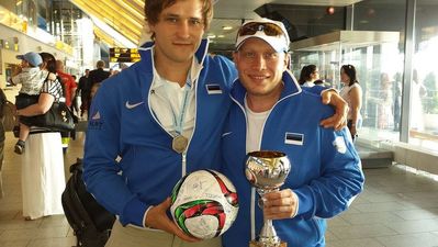 Anton Gramberg (futsal) and Vadim Rivlin (community director) after the warm welcome in Tallinn
Антон Грамберг и Вадим Рывлин – после теплого приема на Родине!

