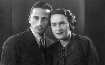 Schia Gor and Necha Gor (?). Tel-Aviv, 1937 

