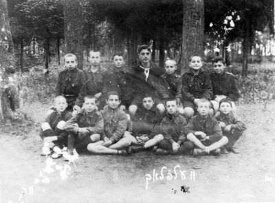 Zofim Tartu - "welflach" (wolf-cubs) - 1923
Leader - J. Furmanski 
Keywords: [F]