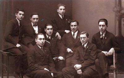 Tartu medical students (corp. Limuvia) in 1924
Left to right.
First row:  ?, ?
Second row:  ?, Moissei Serman, Schmuel Zlaff
Third row: Schmuel Saltsman, ?, ?

Keywords: [Limuvia]