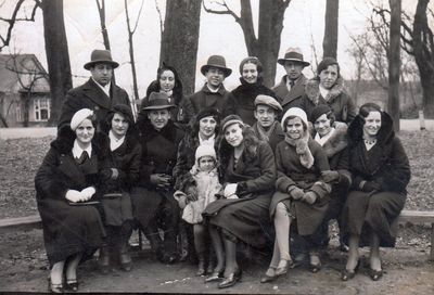Tartu group. 1933
Sitting from left: Frume Katsev (Katsin). Sitting in the middle - Ester Paturski (Katsin)
