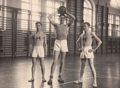 Tartu 1934.
Left to right: Abram Fainmann, Leo Kligsberg, David Fainmann
