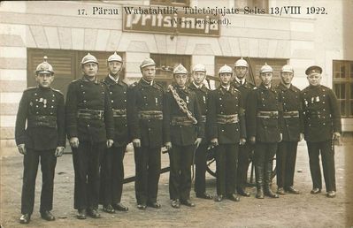 Pärnu firebrigade (VI department). 13.8.1922
Left to right: Ruven (Robert) Klaus, ?, ?, Abram Rachmiel Haitov, Schapse Permand, ?, ?, ?, Leo Kahn, Scholem Kuschner, Wulf Krakusen
