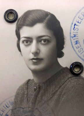 Rebekka Epstein (Levin) (1900-1984)
Keywords: [L]