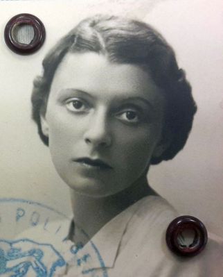 Michla (Manja) Epstein (Minkov) (1909-2008)
Keywords: [M]