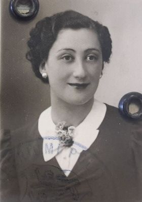 Elsa Gens (Saltsmann) (1908-2004)
Keywords: [S]