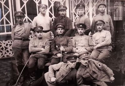Dobrusckes Esra (1887-1958)
Medics and medical attendants during the Estonian independence war in 1919. Sitting second from right Dr Esra Dobruschkes.
Keywords: [medics]