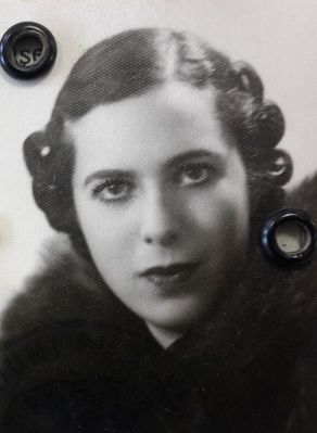 Rebeka Sverdlov (Aronovitsch) (1913-2011)
Keywords: [A]