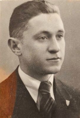 Mordechai Majofes (1915 - 1941  [img]http://muuseum.jewish.ee/md.gif[/img] )
Majofis
