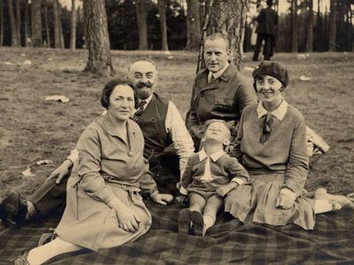 The Liebenau and Olkenitzky families sit on a blanket at the Olkenitzky summer home in Narva Joesuu, Estonia. —US Holocaust Memorial Museum, courtesy of Gerald Liebenau
Left to right: Miriam Olkenitski (Minikes), Zali Olkenitski, Gerald Liebenau, Kurt and Helene Liebenau (Olkenitski).
Keywords: [O] [L]