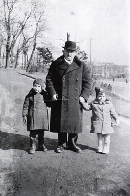 Efraim Scheranoscher (1869-1941 [img]http://muuseum.jewish.ee/md.gif[/img])
