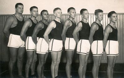 Tartu Kalev boxing team. 1934. At right: Abram Faiman (1916-1993)
